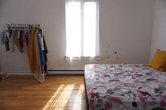 3953 De Bullion Rue in Montréal, QC - Building Photo - Building Photo