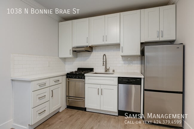 1038 N Bonnie Brae St in Los Angeles, CA - Foto de edificio - Building Photo