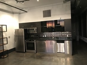 315 E 8th St, Unit 704 in Los Angeles, CA - Building Photo - Building Photo