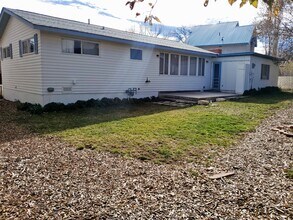 1217 1st St in Los Alamos, NM - Foto de edificio - Building Photo