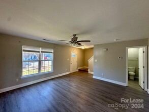 7113 Red Bud Cir in Charlotte, NC - Building Photo - Building Photo