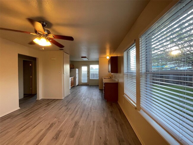 121 Cambridge Dr in Saginaw, TX - Building Photo - Building Photo