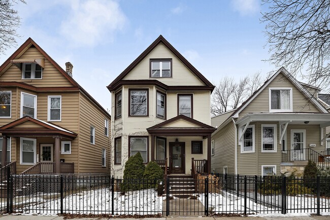 4528 N Drake Ave, Unit 2 - Attic