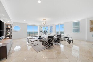 5801 Collins Ave, Unit 700 in Miami Beach, FL - Building Photo
