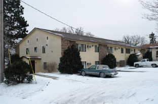64 Maple Ln in Anoka, MN - Building Photo