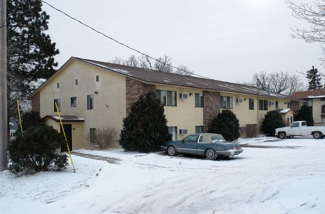 64 Maple Ln in Anoka, MN - Building Photo
