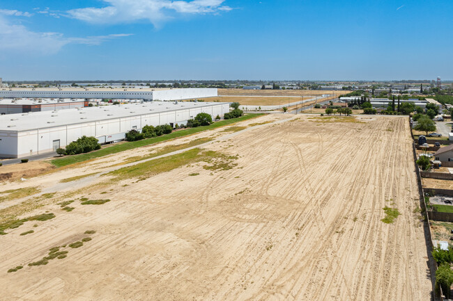 7580 Avenue 308 in Visalia, CA - Foto de edificio - Building Photo