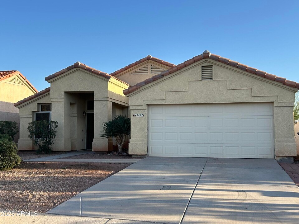 5111 W Wescott Dr in Glendale, AZ - Building Photo