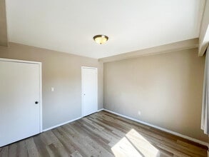 Hillside Place in Surrey, BC - Building Photo - Building Photo