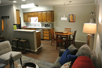 3641 Bryce Ave, Unit C in Fort Worth, TX - Foto de edificio - Building Photo