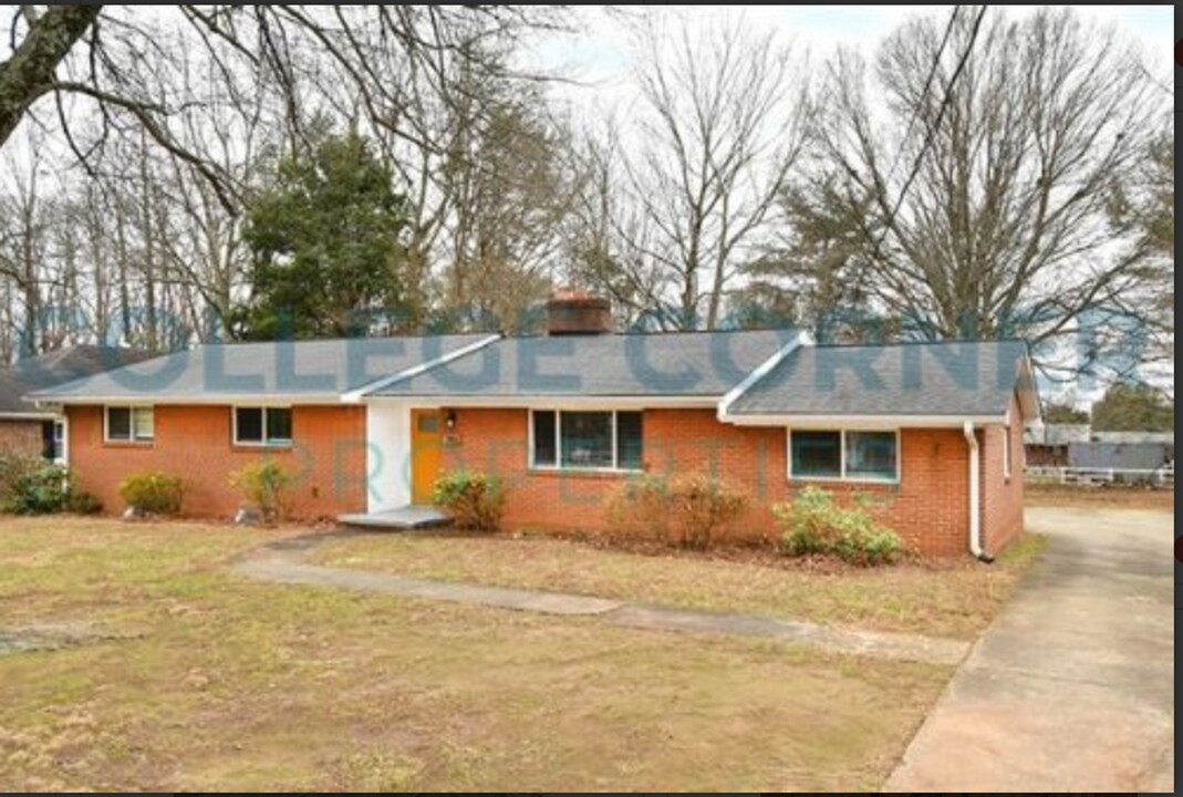 1456 Brookwood Dr in Winston-Salem, NC - Building Photo
