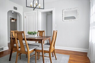 1223 E Oakland Ave in Bloomington, IL - Building Photo - Building Photo