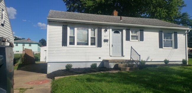 817 Gary Ave SE in Girard, OH - Building Photo - Building Photo