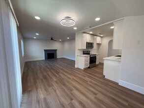 6918 Lincoln Oaks Dr in Fair Oaks, CA - Foto de edificio - Building Photo
