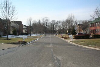 5853 Honors Ct in Westerville, OH - Foto de edificio - Building Photo