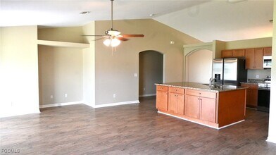 3816 SW 8th Pl in Cape Coral, FL - Building Photo - Building Photo