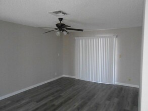 6810 Legalla Ln in Las Vegas, NV - Building Photo - Building Photo