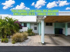 325 Englewood Isles Pkwy in Englewood, FL - Building Photo