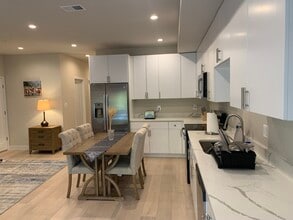 2512 Elvans Rd SE, Unit DC apt in Washington, DC - Foto de edificio - Building Photo
