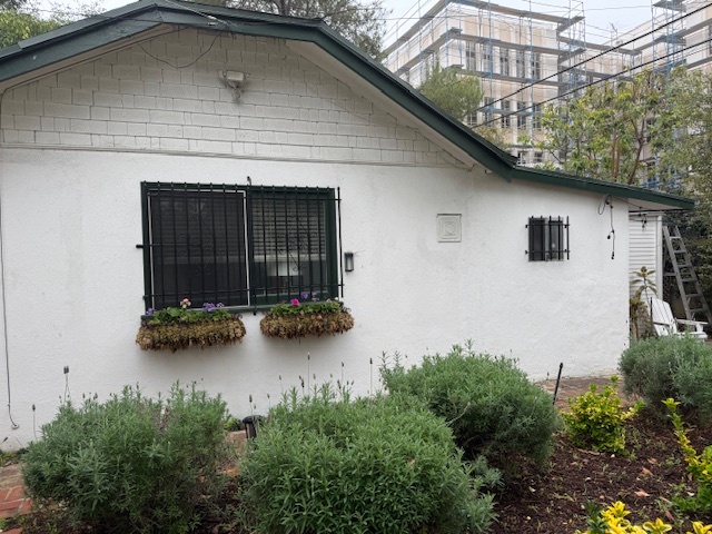 425 N Arden Blvd, Unit Garden guest house