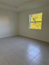 18669 SW 136th Ave in Miami, FL - Foto de edificio - Building Photo