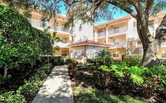 9300 Clubside Cir in Sarasota, FL - Building Photo