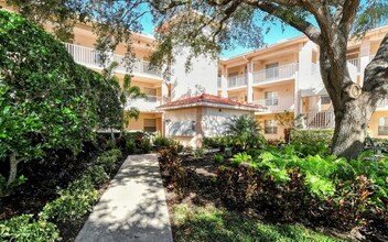 9300 Clubside Cir, Unit 1206 in Sarasota, FL - Foto de edificio - Building Photo