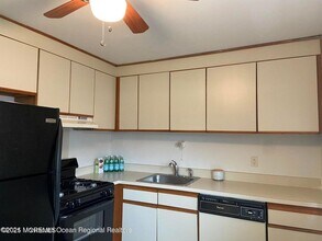 10 Laurel Pl in Eatontown, NJ - Building Photo - Building Photo