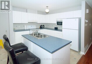 37 Barnstone Dr in Ottawa, ON - Building Photo - Building Photo