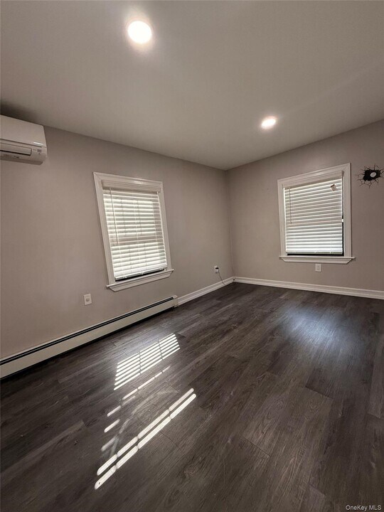141-30 185th St in Queens, NY - Building Photo