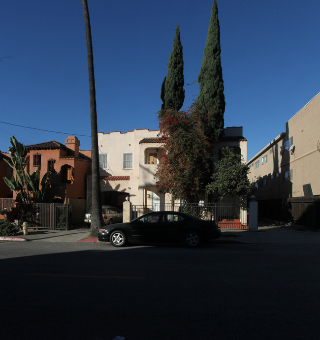 1407 N Edgemont St in Los Angeles, CA - Building Photo - Building Photo