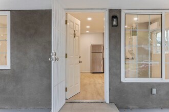 214 Kimble St, Unit B in Modesto, CA - Building Photo - Building Photo