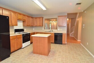 316 Strawn in Kyle, TX - Foto de edificio - Building Photo