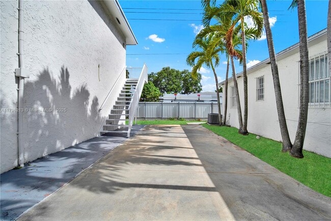 10410 NW 28th Ave in Miami, FL - Building Photo - Building Photo