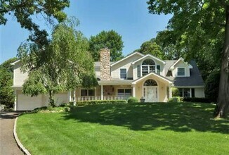 22 High Farms Rd in Glen Head, NY - Building Photo - Building Photo