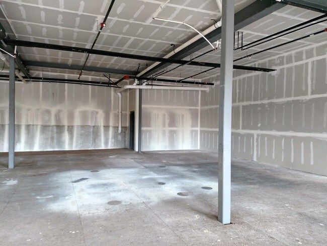 451 S Main St in Springville, UT - Building Photo - Interior Photo