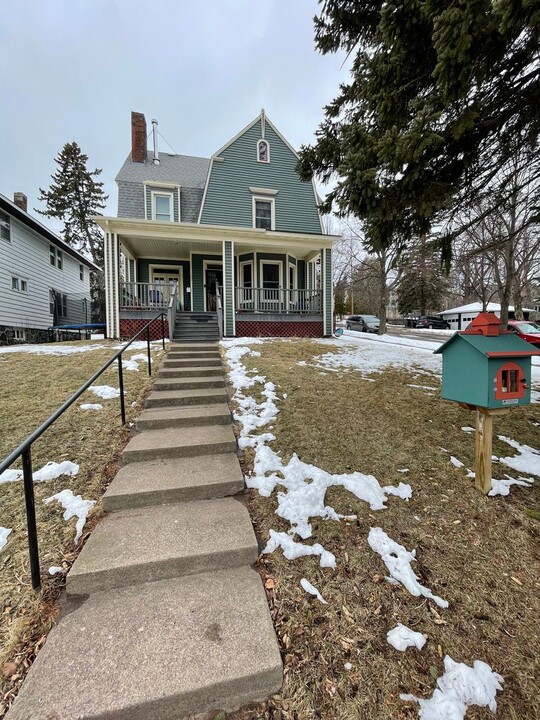 1931 E 3rd St in Duluth, MN - Building Photo
