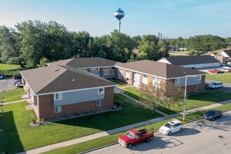 Creekside Apartments LLC in Fond du Lac, WI - Building Photo - Building Photo