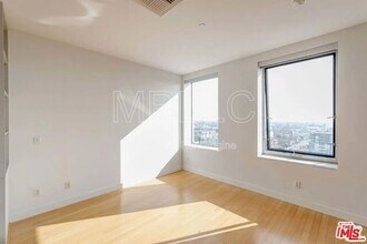 3810 Wilshire Blvd in Los Angeles, CA - Building Photo - Building Photo