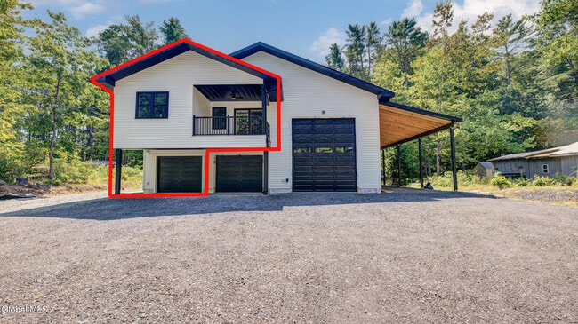 246 Woods Hollow Rd in Gloversville, NY - Building Photo - Building Photo