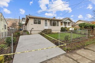 5561 16th Ave S in Seattle, WA - Building Photo