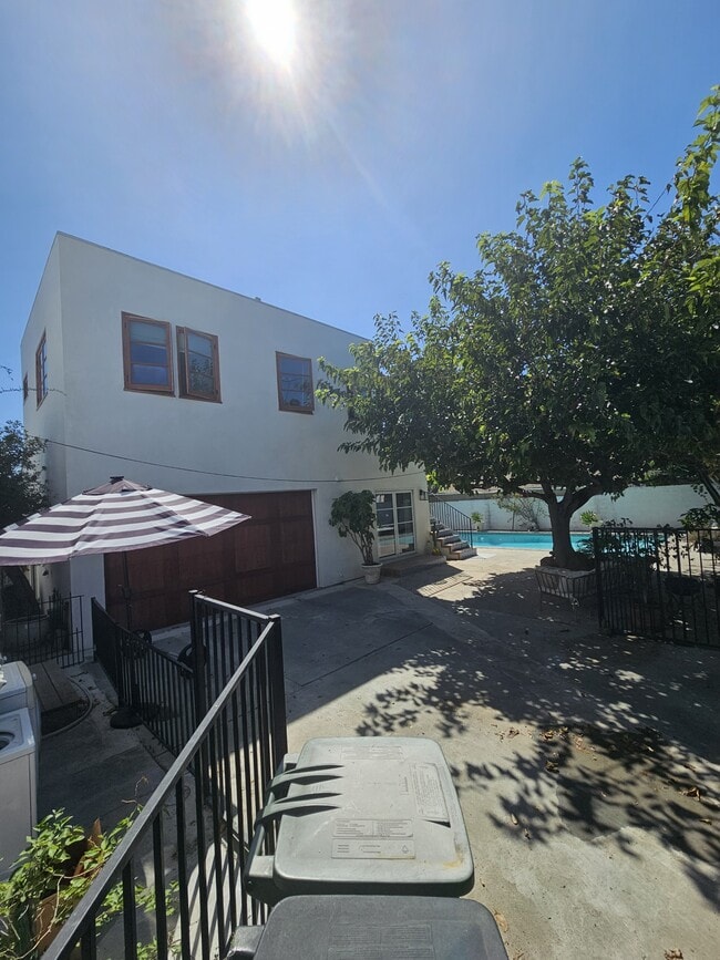 property at 935 N Florence St