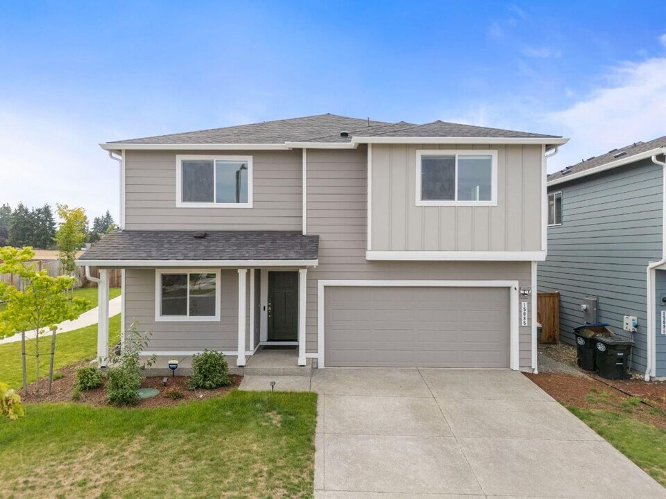 15085 Iverson Lp SE in Yelm, WA - Building Photo