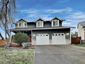 19425 77th Ave Ct E in Spanaway, WA - Building Photo