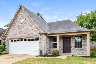 9889 Southern Oak Way in Olive Branch, MS - Building Photo - Building Photo