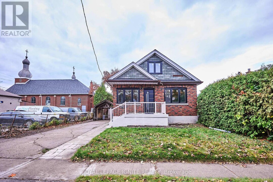 255 GRABURN Ave in Oshawa, ON - Building Photo