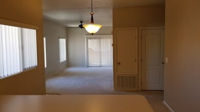 724 Hardy Way, Unit E in Mesquite, NV - Building Photo - Building Photo