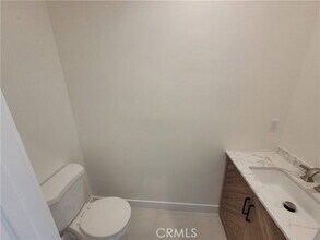 19453 Strathern St in Los Angeles, CA - Building Photo - Building Photo