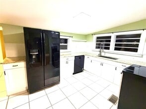 2540 Dartmouth Ave N in St. Petersburg, FL - Building Photo - Building Photo