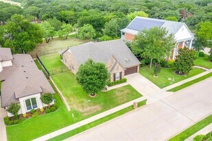 13704 Southern Oaks Dr in Burleson, TX - Building Photo